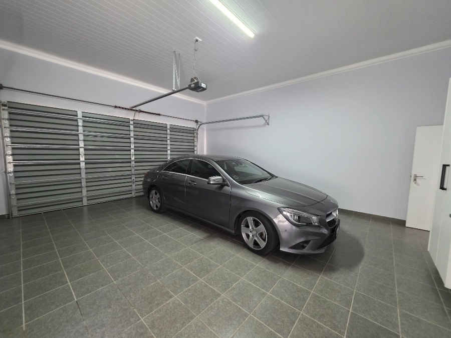 2 Bedroom Property for Sale in Outeniquasbosch Western Cape